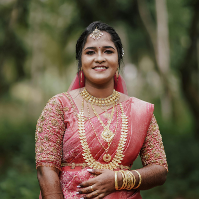 Headshot of Sunita Rao, a bride who hosted her wedding event at Raaj Hotel.
